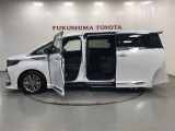 【まるごとクリーニング】シートを取り外し、車内を徹底洗浄。隅々まで丁寧に仕上げています。