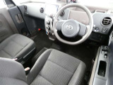 見通しのよいすっきりとした視界で、誰でも運転しやすいです。運転のしやすさは疲れにくさにも繋がりますよ♪