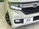 【LEDヘッドライト】悪天候や夜間走行時も良好な視界を確保し安心して運転できる高輝度LEDヘッドライトを装備!点灯速度が早く、消費電力も抑えられています。