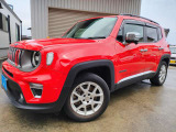 無骨な雰囲気を演出するフェンダーデザイン。しっかりと張り出した造形が、Jeepらしいタフさと走破性の高さを感じさせます。コンパクトSUVでありながら、本格SUVらしい存在感を放つディテールです。
