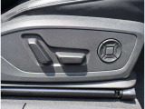 Audi正規ディーラーが高品質をお約束。高度な訓練・教育を受けたAudi専任メカニックが、100項目にもおよぶ精密な点検を実施。すべてクリアしたAudi車だけ、あなたのお手元に届けられるのです