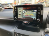 パノラミックビューモニター付きです。車両を上から見たような映像をディスプレイオーディオ画面に表示。運転席からの目視だけでは見にくい、車両周辺の状況をリアルタイムでしっかり確認できます。