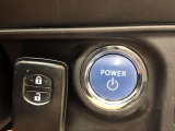 エンジンスタートスイッチです。キーが車内にあれば、エンジンの始動や停止はスイッチを押すだけ!キーを取り出す手間を省き、ワンプッシュで操作できるので簡単でスムーズです。