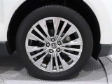 タイヤサイズは(225/55R19)で純正アルミホイールです。
