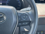 【レーダークルーズコントロール(全車速追従機能付】ミリ波レーダーと単眼カメラで先行車を認識し、車速に応じた車間距離を保ちながら追従走行を支援します。
