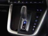 電動パーキングブレーキ・ブレーキホールドを装備してます。ホールド機能は信号待ちが多い一般道で疲労軽減になり、大好評です!