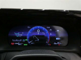 とっても見やすいメーターです。夜間時はラグジュアリーな気分にさせてくれる照明が魅力ですので、夜のドライブも楽しみになりますよ♪