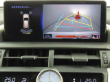 純正ナビ付です。もちろん車両後方を表示するバックガイドモニターが付いていて車庫入れ安心!