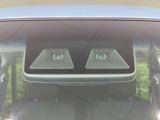 【スマートアシスト】走行中に前方の車両等を認識し、衝突しそうな時は警報とブレーキで衝突回避と被害軽減をアシスト。より安全にドライブをお楽しみいただけます。