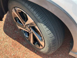 販売するすべての中古車に【ロングラン保証】が付帯します。走行距離無制限・期間は1年間です。保証修理は全国5000箇所のトヨタテクノショップにてお受けいただけます。