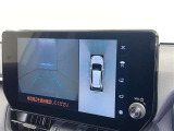 パノラミックビューモニターを装備。駐車場や交差点でクルマを真上から見るように周囲を確認できます。機能の詳細は販売店スタッフまでおたずねください。