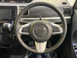 インテリアに合わせたデザインのステアリングは、運転される方のことも考え、運転しやすい形状、大きさです。是非一度、実際に触ってお確かめください。