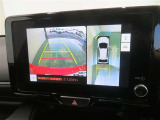 パノラミックビューモニター搭載。カメラで車両周囲の状況を映し出すため、狭い場所での駐車などに役立ちます。