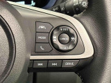 エコ走行モードへの切り替えが可能なステアリングスイッチに加え、高速道路を快適に走行できる全車速追従機能付ACC(アダプティブクル-ズコントロ-ル)スイッチが付いています(^^♪