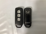 スマートキー付きですからドアロックの開閉およびエンジンスタートが楽々です。電動スライドドアの開け閉めもボタンで操作できます。スペアキーも同じものを用意しております。