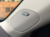 【BOSEサウンドシステム】メーカーオプションの高品位サウンドシステムを搭載。専用のチューニングが施された大小様々なスピーカーから良質なサウンドが奏でられ、臨場感あふれる音響空間を演出します。