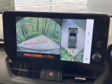 【パノラミックビューモニター】専用のカメラにより、上から見下ろしたような視点で360度クルマの周囲を確認することができます☆死角部分も確認しやすく、狭い場所での切り返しや駐車もスムーズに行えます。