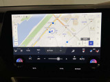 G-Link契約でご利用いただけるセンター通信型のナビ機能「コネクティッドナビ」を装備。従来のナビゲーションよりもリアルタイムな情報提供を可能にしました。