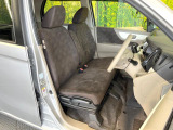 運転席シート廻りは使用感も少なく、良好な状態となっています。前オーナー様が丁寧に使っていたことがよくわかりますね。