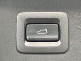 【パワーバックドア】スマートキーや運転席のボタンを押すだけでリアゲートが自動で開閉します!荷物を持っている時や、高い位置にあるバックドアを閉める際に便利な機能です♪