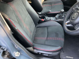 ハーフレザーシートかつ、パワーシートでヒーターもついてます!