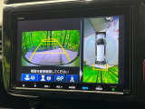 【マルチビューカメラシステム】専用のカメラにより、上から見下ろしたような視点で360度クルマの周囲を確認することができます☆死角部分も確認しやすく、狭い場所での切り返しや駐車もスムーズに行えます。