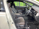 運転席まわりには十分なスペースがあり、大柄な方でもゆったり運転していただける環境です。