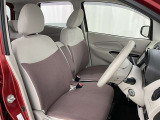 高いホールド性で運転姿勢が安定します。長距離ドライブでも疲れにくいのが魅力です。快適なドライビングライフをお送りください♪