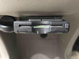 ETCカードを挿入することで高速道路を利用する際の支払いがキャッシュレスになったり、ETCスマートインターチェンジが利用できたり、とても便利なアイテムです!保証は修理保証のみとなります。