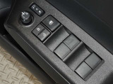 電動格納式ドアミラー・パワーウインドウを装備しています。
