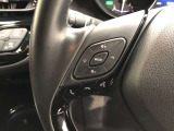 【ステアリングスイッチ】左です。ハンドルから手を離さず、運転に集中したまま手元でオーディオ操作等ができます。
