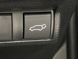 【パワーバックドア】スマートキーや運転席のボタンを押すだけでリアゲートが自動で開閉します!荷物を持っている時や、高い位置にあるバックドアを閉める際に便利な機能です♪