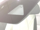 【スマートブレーキサポート】走行中に前方の車両等を認識し、衝突しそうな時は警報とブレーキで衝突回避と被害軽減をアシスト。より安全にドライブをお楽しみいただけます。