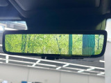 【デジタルインナーミラー】後席の大きな荷物や同乗者で後方が確認しづらい時でも安心!カメラが撮影した車両後方の映像をルームミラー内に表示。クリアな視界で状況の確認が可能です!