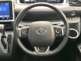 【純正革巻きステアリング】上質な革を使用することで、手にしっかり馴染みとても運転しやすいハンドルです♪