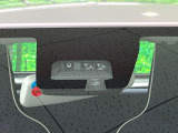 【デュアルセンサーブレーキサポート】走行中に前方の車両等を認識し、衝突しそうな時は警報とブレーキで衝突回避と被害軽減をアシスト。より安全にドライブをお楽しみいただけます。
