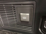ラゲージルーム右側には、アクセサリーコンセント(AC100V・1500W)が装着されています。