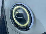 ●LEDヘッドライト:夜間走行時も良好な視界を確保し安心して運転できる高輝度LEDヘッドライトを装備!点灯速度が早く、消費電力も抑えられています。