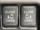 【両側パワースライドドア】スマートキーや運転席のスイッチで後席両側スライドドアの開閉が可能♪電動だから力を入れてドアを開ける必要が無く、小さなお子様でも簡単に開け閉めでき快適です♪