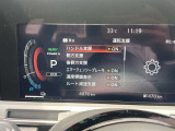 エマージェンシーブレーキは前方の車両や歩行者との衝突回避をサポートします。車両や歩行者と衝突の恐れがある時に警報とブレーキにより、運転者の衝突回避操作を支援します。