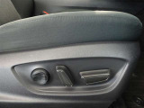 パワーシート搭載。微妙な調整が手軽にでき、ピッタリのポジションで運転することが可能です。