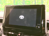 【メーカー純正ナビ】インテリアに溶け込むスタイリッシュな「専用設計」メーカーナビを装備♪視認性や操作性など基本性能にも優れ、より上質なカーライフをお楽しみいただけます。