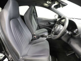 ゆったり室内で運転もしやすいです♪使い勝手の良い配置も考えられています!!