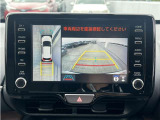 パノラミックビューモニター付きです。車両を上から見たような映像をディスプレイオーディオ画面に表示。運転席からの目視だけでは見にくい、車両周辺の状況をリアルタイムでしっかり確認できます。