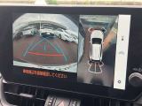 パノラミックビューモニター付きです。車両を上から見たような映像をディスプレイオーディオ画面に表示。運転席からの目視だけでは見にくい、車両周辺の状況をリアルタイムでしっかり確認できます。