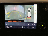 レクサスのお車はすべてバックモニターを標準装備。駐車時のご不安を解消する、パノラミックビューモニターも装備しています。