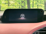 【メーカー純正ナビ】インテリアに溶け込むスタイリッシュな「専用設計」メーカーナビを装備♪視認性や操作性など基本性能にも優れ、より上質なカーライフをお楽しみいただけます。