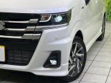 【LEDヘッドライト】悪天候や夜間走行時も良好な視界を確保し安心して運転できる高輝度LEDヘッドライトを装備!点灯速度が早く、消費電力も抑えられています。