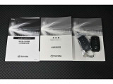 保証書・記録簿・取扱説明書と揃っていいます。キーの電池は新品にお取替えしてから納車させて頂きます。