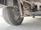 お車を安心してお乗りいただく為には、足回りの定期点検が欠かせません。サービスサポート(有償保証)では無料点検もご提供しており、安心のカーライフをお過ごしいただけるサポート体制が整っています。